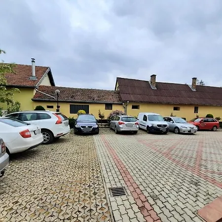 Sovirag Termal Panzio 게스트하우스 Hajdúnánás