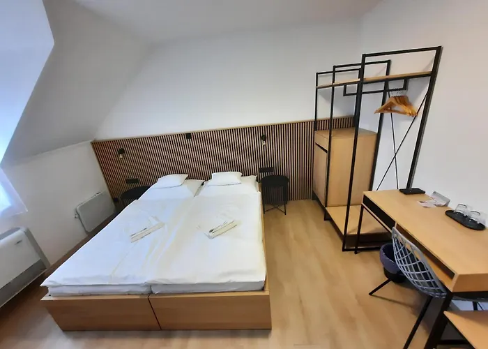 Sovirag Termal Panzio Guest house Hajdunanas